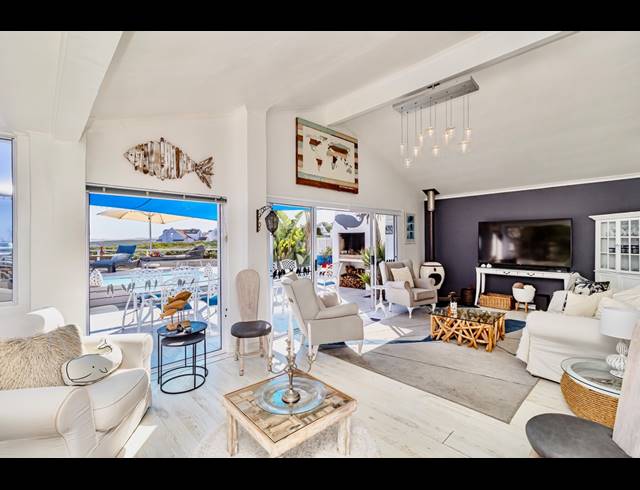 4 BEDROOM HOUSE FOR SALE IN GROTTO BAY